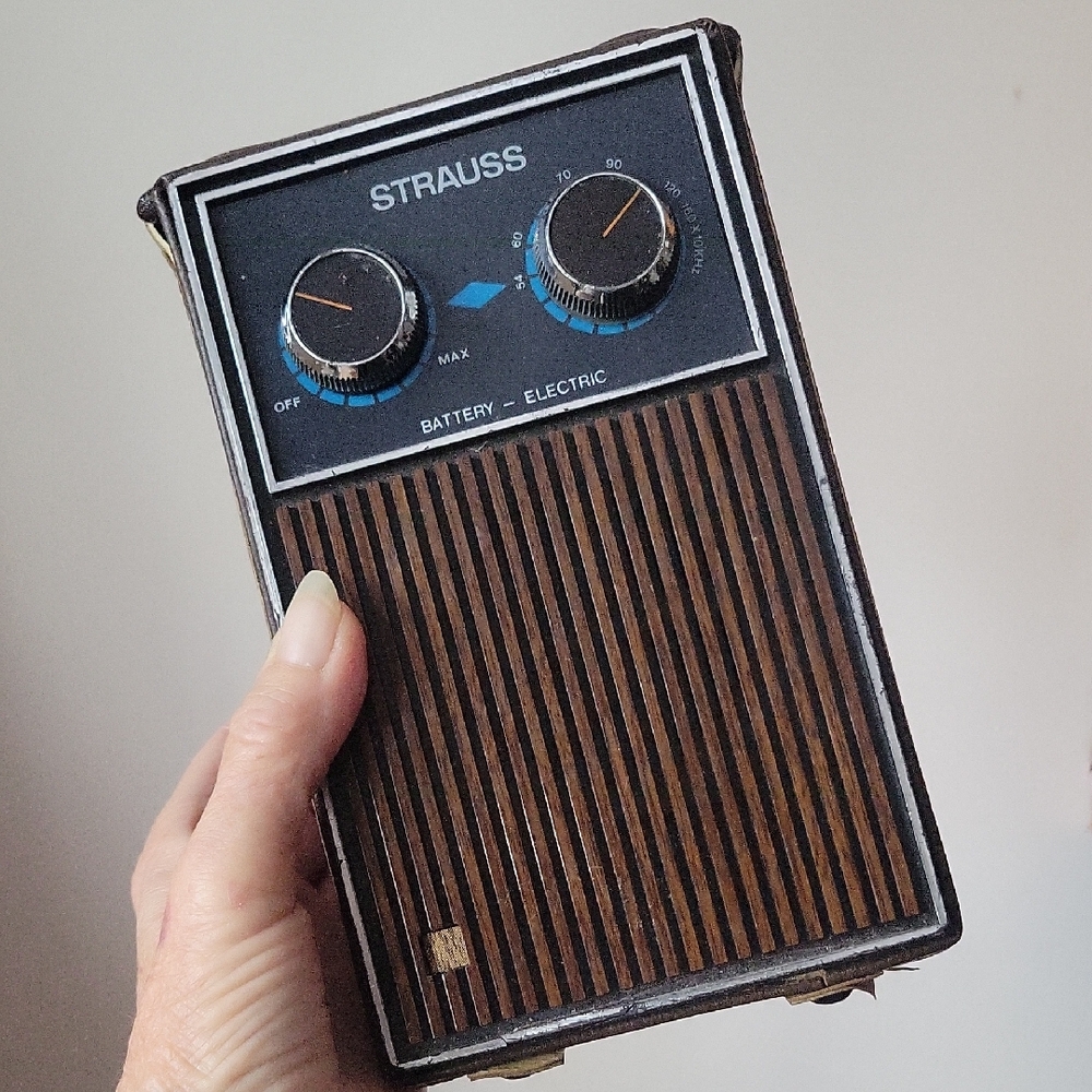 Vintage Strauss Portable Radio - Electric / Battery